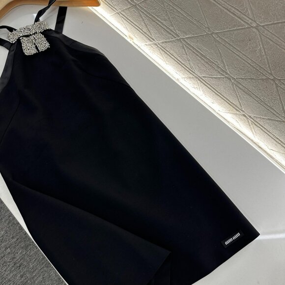 Miu Miu ♥ 2025 New Rhinestone Halter Neck Dress - Picture 6 of 8